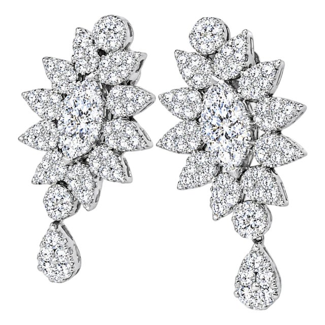 Late 20th Century Pair of 18K White Gold Diamond Drop Earrings Estate For Sale