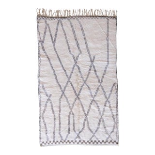 Handwoven Moroccan Beni M'Rirt Rug - 8.5 X 4.9 Ft For Sale