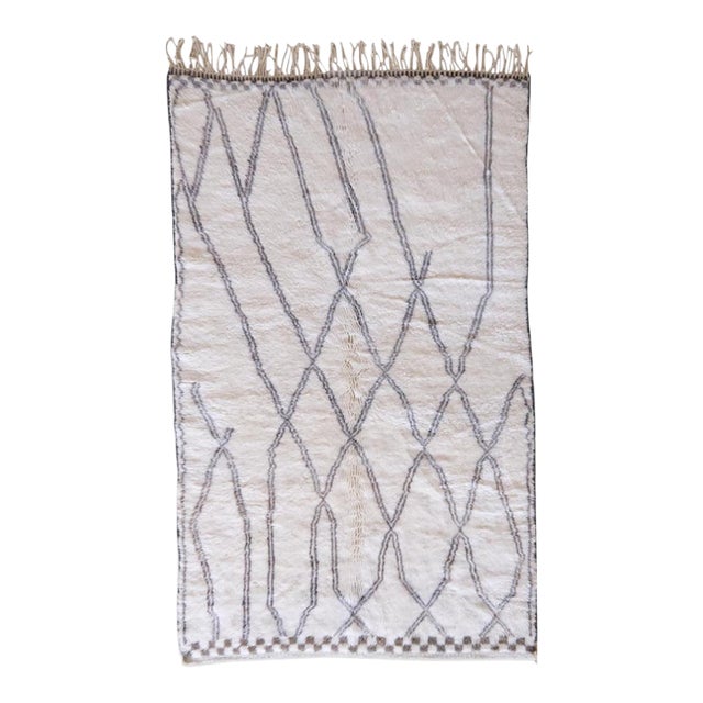 Handwoven Moroccan Beni M'Rirt Rug - 8.5 X 4.9 Ft For Sale