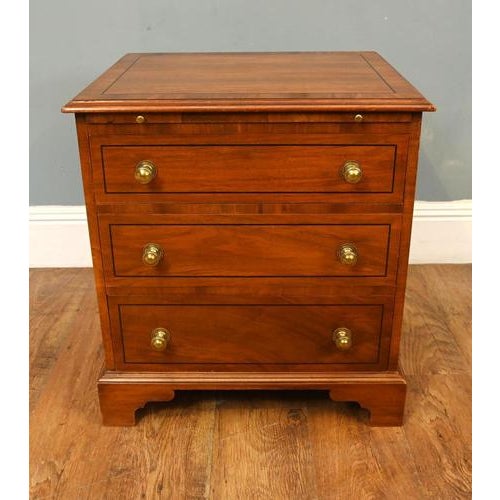 Georgian Revival Nightstands in Mahogany, Set of 2 For Sale - Image 3 of 9