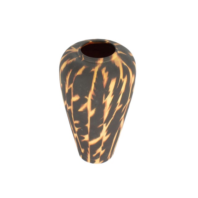 A 1988 studio pottery vase by the American artist William Itter (1942-2025). This vase features an abstract, hand-painted,...