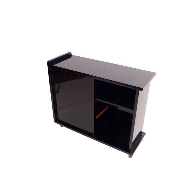 Outside in black lacquer, inside original in beech, rollable.