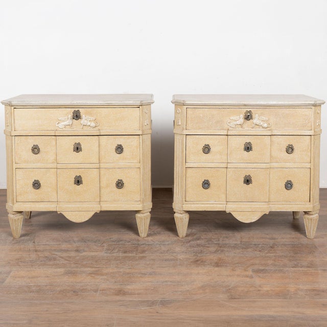 Gustavian (Swedish) 19th Century Pair of Swedish Gustavian Painted Chest of Three Drawers With Griffins For Sale - Image 3 of 15