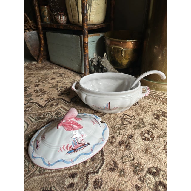 Vintage Italian Hand-Painted Tureen with Ladle – Red & Blue Scenic Motif This charming vintage tureen was hand-painted in...