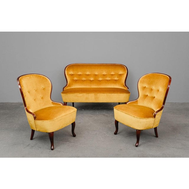 Item: Sofa Period & Style: Mid-Century - Mid-20th Century Features: - Elegant and comfortable seating with beautiful...
