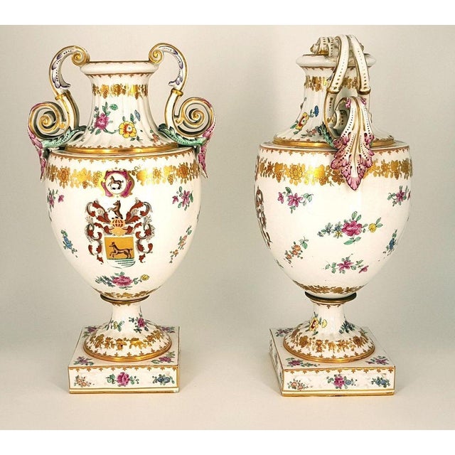 Pair of white crater vases in glazed, gilded and decorated terracotta with landscapes realized in the 19th century. Very...