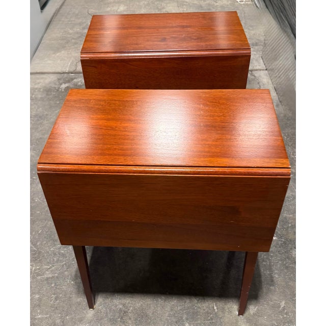 Hepplewhite Early 20th Century Pair of Pembroke Drop-Leaf Tables For Sale - Image 3 of 12