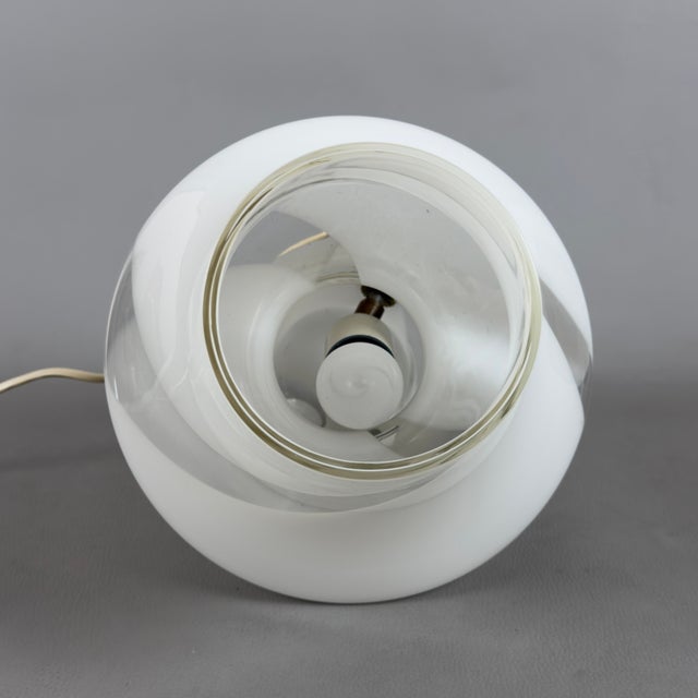 1970s Modern White Swirl Murano Glass Mushroom Table Lamp from De Majo, 1970s For Sale - Image 5 of 12