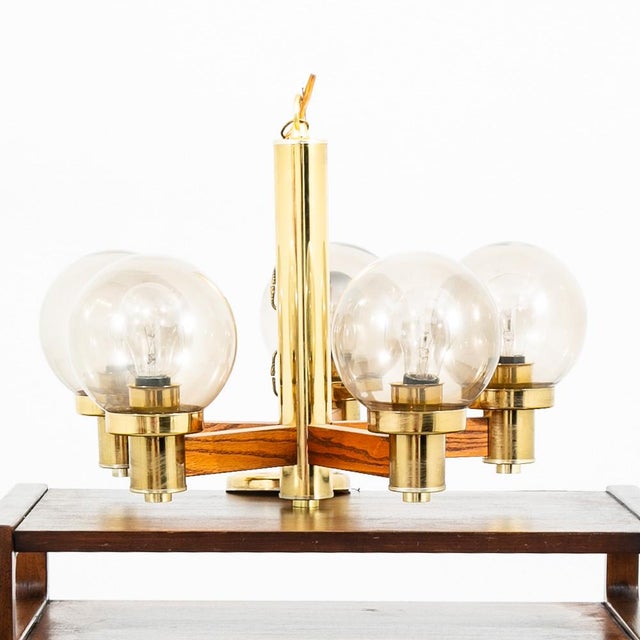 1960s 1960s Mid Century Modern Chandelier Light Lamp Brass Oak Wood 5 Light Ceiling Glass For Sale - Image 5 of 12