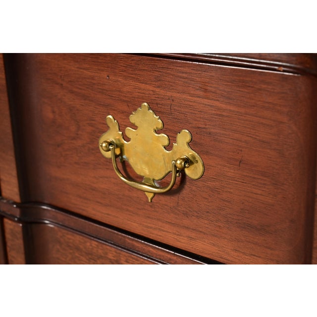 Kindel Furniture Georgian Carved Solid Mahogany Block Front Triple Dresser For Sale - Image 10 of 18