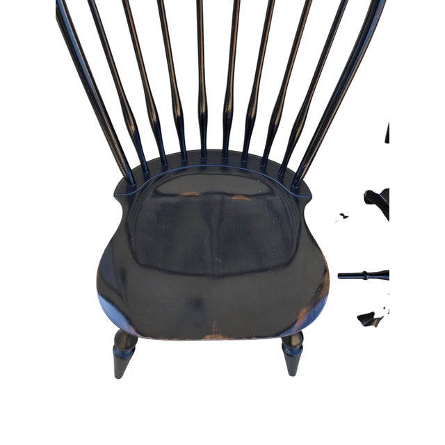 Nichols & Stone 1990s 2 Nichols & Stone Windsor Side Chairs Bow Back Saddle Seat Distressed Country For Sale - Image 4 of 13