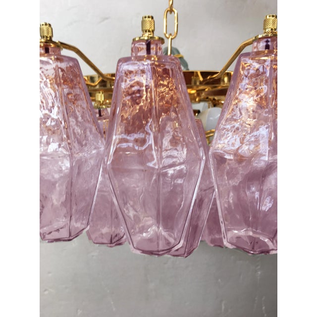 Contemporary Poliedro Murano Glass Pink Chandelier With Gold Metal Frame For Sale - Image 3 of 7