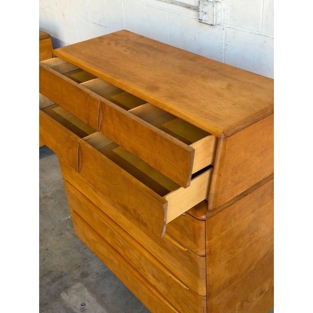 1950s Heywood-Wakefield Maple Wood Tallboy Chest 6-Drawer Dresser Mid-Century Modern 1950s For Sale - Image 5 of 10