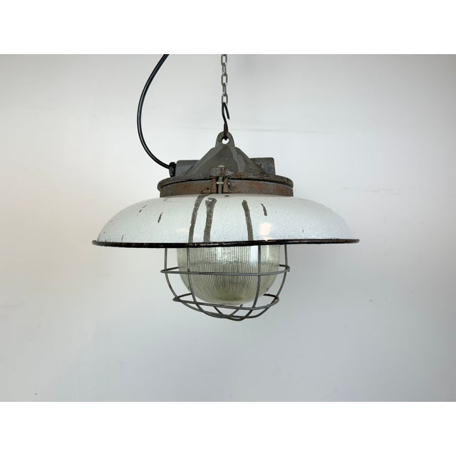 - Industrial factory pendant lamp in cast iron - Manufactured by Zaos in Poland during the 1960s - Light grey enamel shade...
