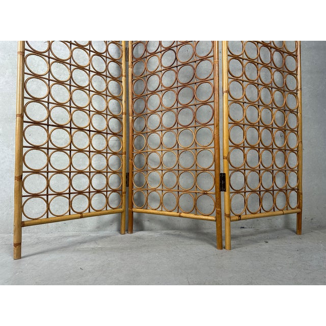 Vintage decorative room divider. Bamboo. In excellent condition. No missing rings, … . Height: 181cm. Width in the photo:...