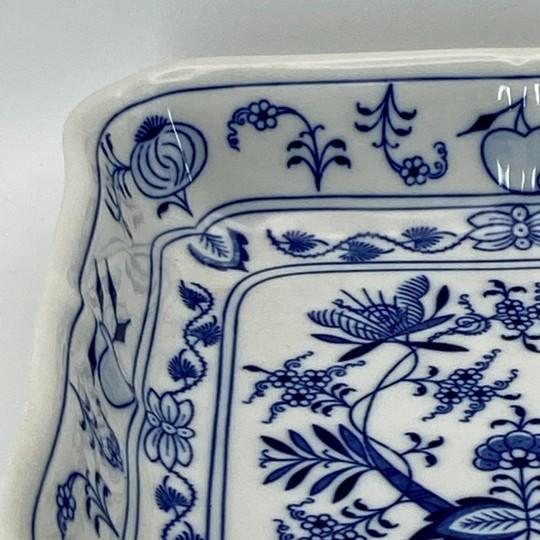 Zwiebelmuster "Blue Onion" 9-Inch Square Blue and White Vegetable Bowl Vintage For Sale - Image 10 of 17