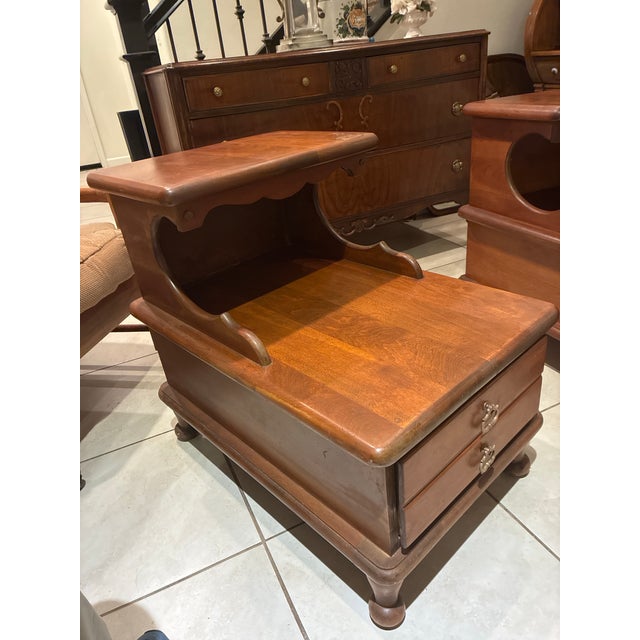 Wood 1960s Pair of Solid Maple Colonial Revival End Tables With Sculpted Arch Supports, Attributed to Ethan Allen For Sale - Image 7 of 8
