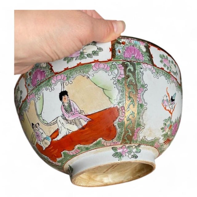 Mid 20th Century Famille Rose Medallion Chinese Decorative Bowl For Sale - Image 4 of 10