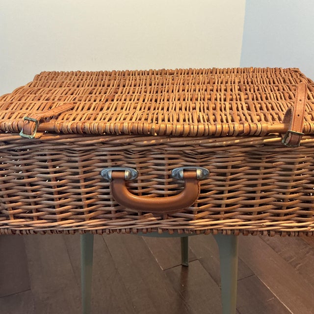 Vintage Blinton England Wicker Picnic Basket – Complete Service for Four For Sale - Image 9 of 17