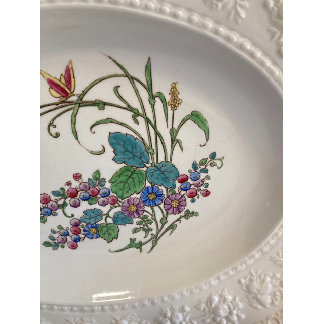 English Wedgwood Embossed Floral Oval Platter – English Vintage For Sale - Image 3 of 6