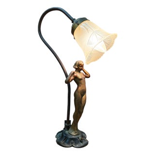 Early 20th Century Art Nouveau Flower Bell Table Lamp W/ Spelter Metal Nude Women Sculpture For Sale