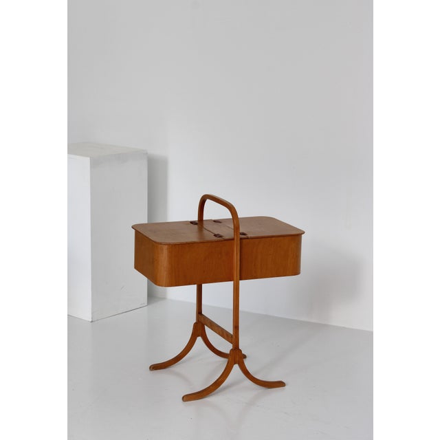 1930s Beechwood and Leather Sewing Box attributed to Søren Hansen for Fritz Hansen, Denmark, 1933 For Sale - Image 5 of 18