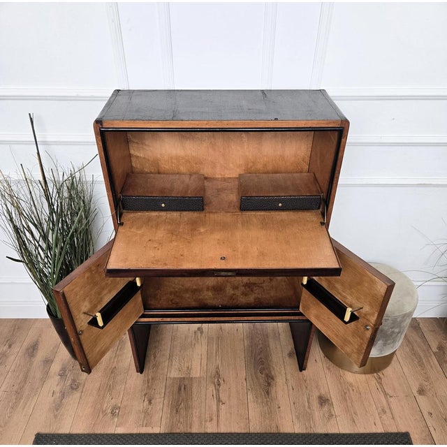 Mid-Century Modern Italian Walnut Bar Cabinet, 1940s For Sale - Image 10 of 11