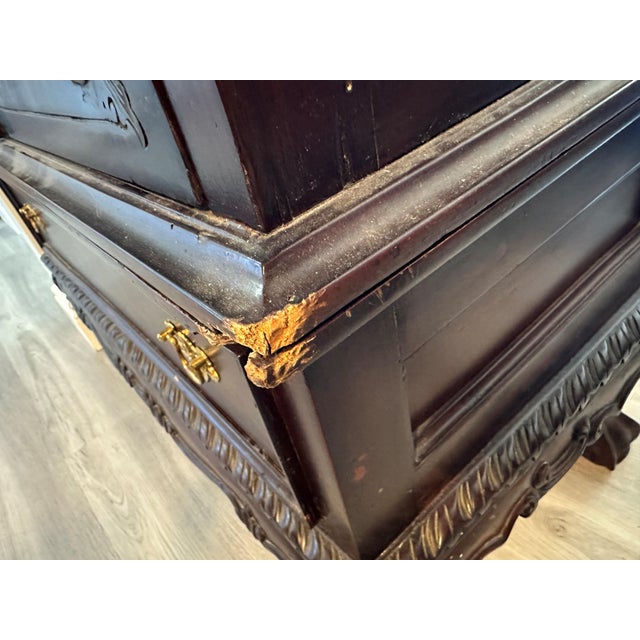 Vintage Chippendale Style Mahogany 2-Door Curio Cabinet W/ Drawer & Key For Sale In Panama City, FL - Image 6 of 6