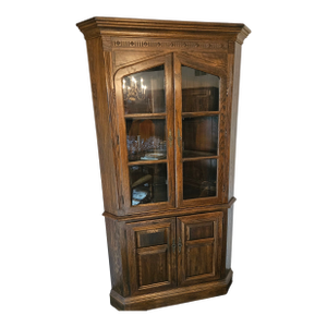 Ethan Allan Charter Oak Jacobean Corner Cabinet Hutch Display