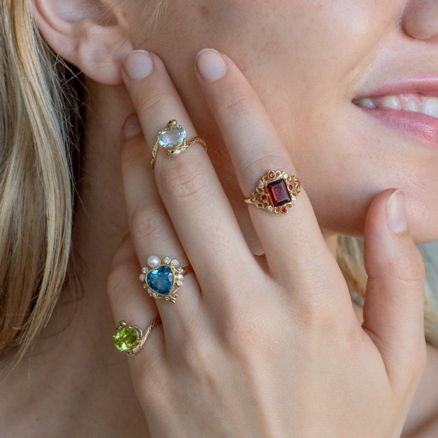 Metal Kai Renaissance Garnet Diamond Cocktail Ring, size 5 For Sale - Image 7 of 9