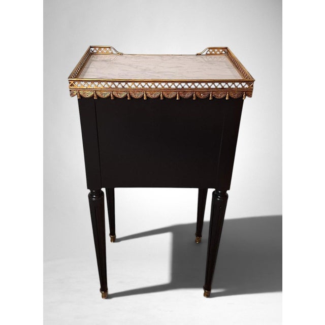 Early 20th Century French Louis XVI Revival Pair of Nightstands in Carrara Marble and Gilt Bronze For Sale - Image 12 of 18