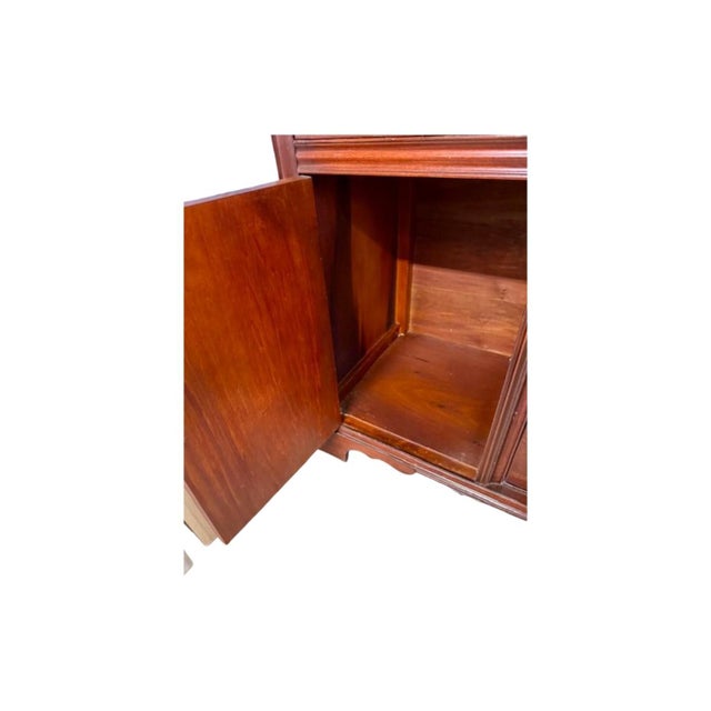 Vintage c.1950's Duncan Phyfe "Style" Red Mahogany Buffet / Sideboard For Sale - Image 13 of 15