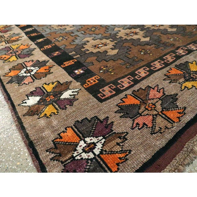 Galerie Shabab Collection Mid-20th Century Handmade Turkish Anatolian Gallery Rug For Sale - Image 9 of 10