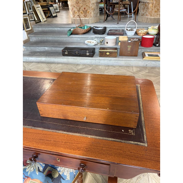 large english oak box containing a 12-piece cutlery set consisting of: 12 dinner forks and 12 fruit forks 12 dinner knives...