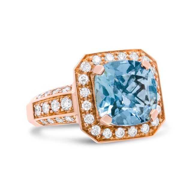 Contemporary 18K Rose Gold 10x10mm Cushion Shaped Aquamarine and 1 1/8 Cttw Round Diamond Halo Ring (F-G Color, VS1-VS2 Clarity) - Ring Size 6.5 For Sale - Image 3 of 6