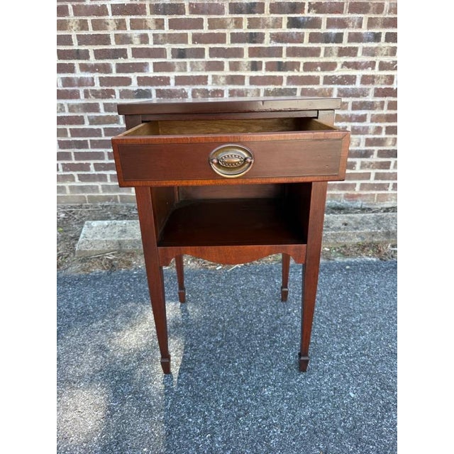 Early 20th Century Federal Style Mahogany Inlaid End Side Table. For Sale - Image 11 of 13