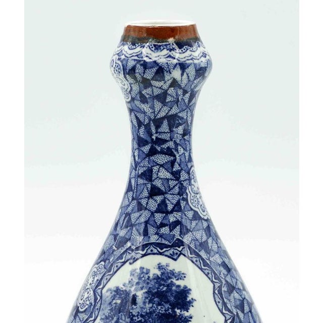 Bottle-shaped vase realized by Franz Anton Mehlem pottery factory in Bonn, Germany, in the late 19th Century. Very good...