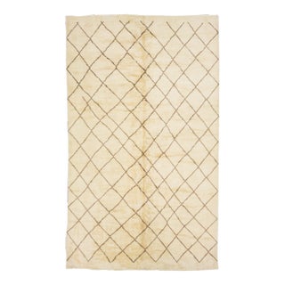 Geometric Modern Ivory Wool Rug Moroccan Style With a Tribal Pattern For Sale