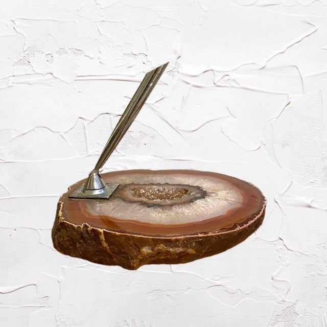 This all natural banded agate slab pen holder was mined in Brazil in the 1970’s and is in perfect condition. No added dyes...