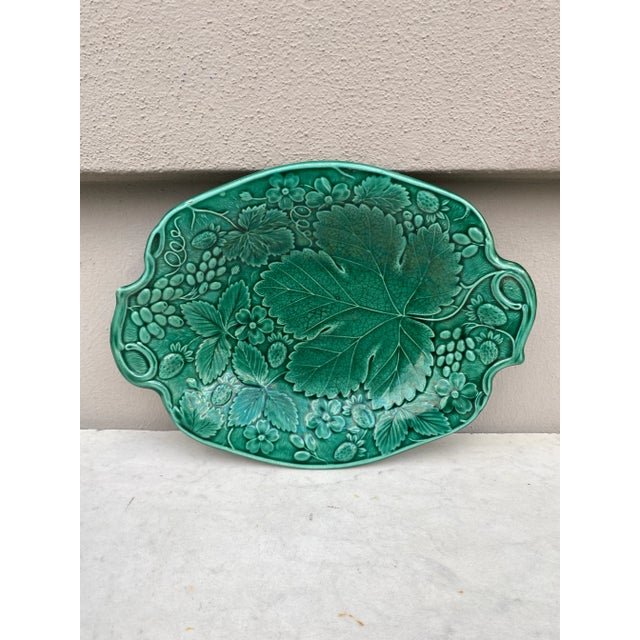 Green 19th Century English Green Majolica Strawberry Platter For Sale - Image 8 of 8