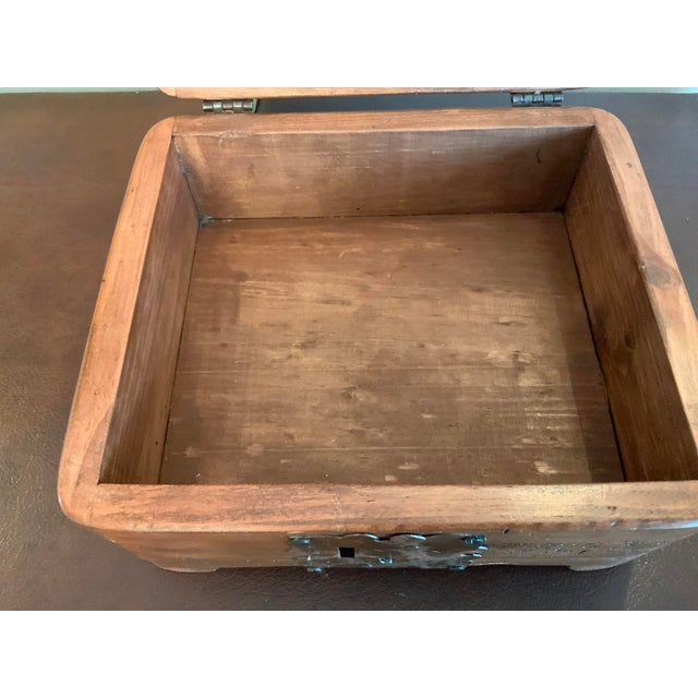 1900s Hand Forged Vintage Wormy Chestnut Hinged Wooden Box For Sale In Chicago - Image 6 of 8