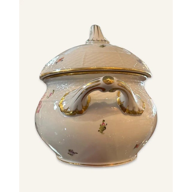Modern Vintage Herend Tureen With Hand-Painted Floral Decoration and Imprinted Basket-Weave Trim For Sale - Image 3 of 12