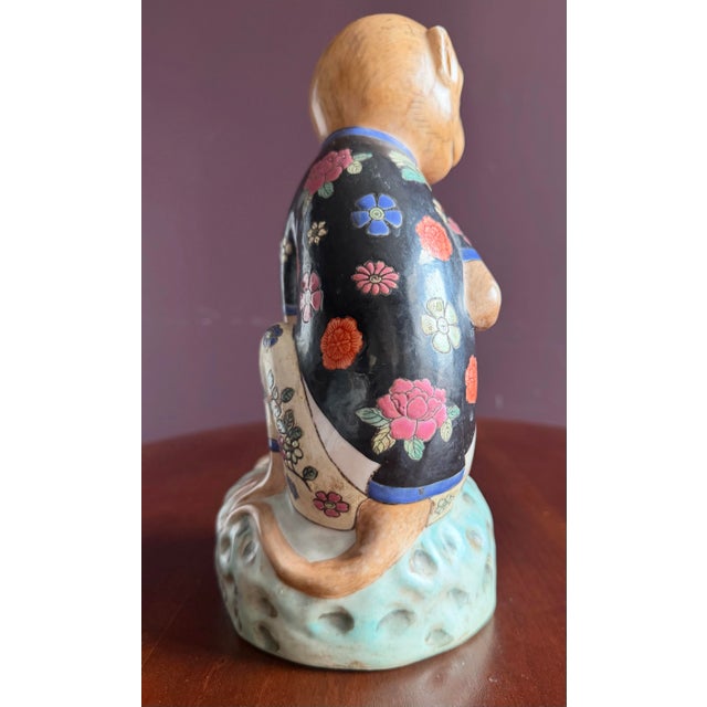 Beautiful vintage Chinese porcelain monkey figurine. Very cute Monkey. Great condition, no damage or signs of age.