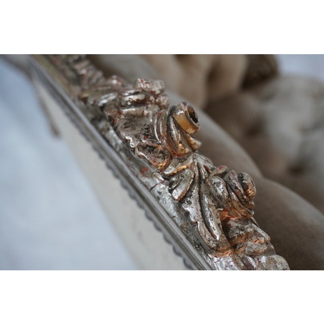 A Pair of 1930s French Carved Silver Gilt Velvet Tufted Settees From Mla For Sale - Image 15 of 18