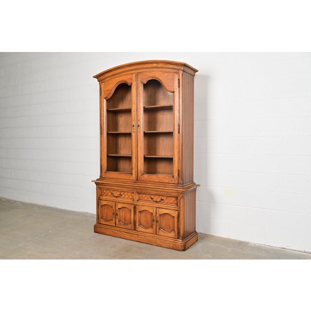 French Provincial Thomasville French Regency Louis XVI Carved Walnut Breakfront Bookcase Cabinet, Circa 1960s For Sale - Image 3 of 12