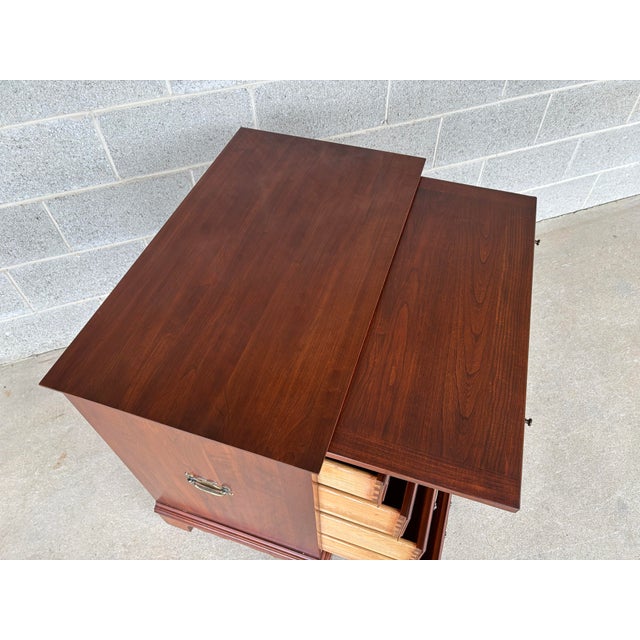 Mid 20th Century Pennsylvania House Cherry Georgian Style 4 Drawer Bachelor Chest For Sale - Image 5 of 11
