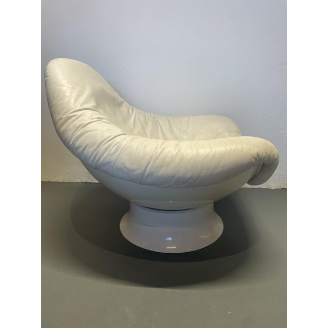 White Set of Lounge Chair and Ottoman by Mario Brunu for Comfort, 1960s For Sale - Image 8 of 18