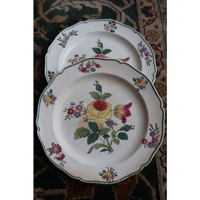 Vintage Wedgwood Etruria English Floral Creamware Salad Plates With Scalloped Green Rims — Set of Four For Sale - Image 14 of 18