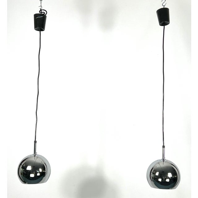 Mid-Century Modern Chrome Sphere Pendant Lamps by Targetti, 1970s, Set of 2 For Sale - Image 3 of 14