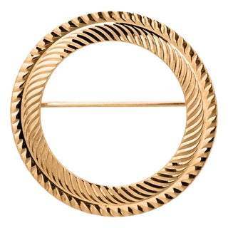 1990s 14k Yellow Gold Circle Brooch With Etched Accents For Sale